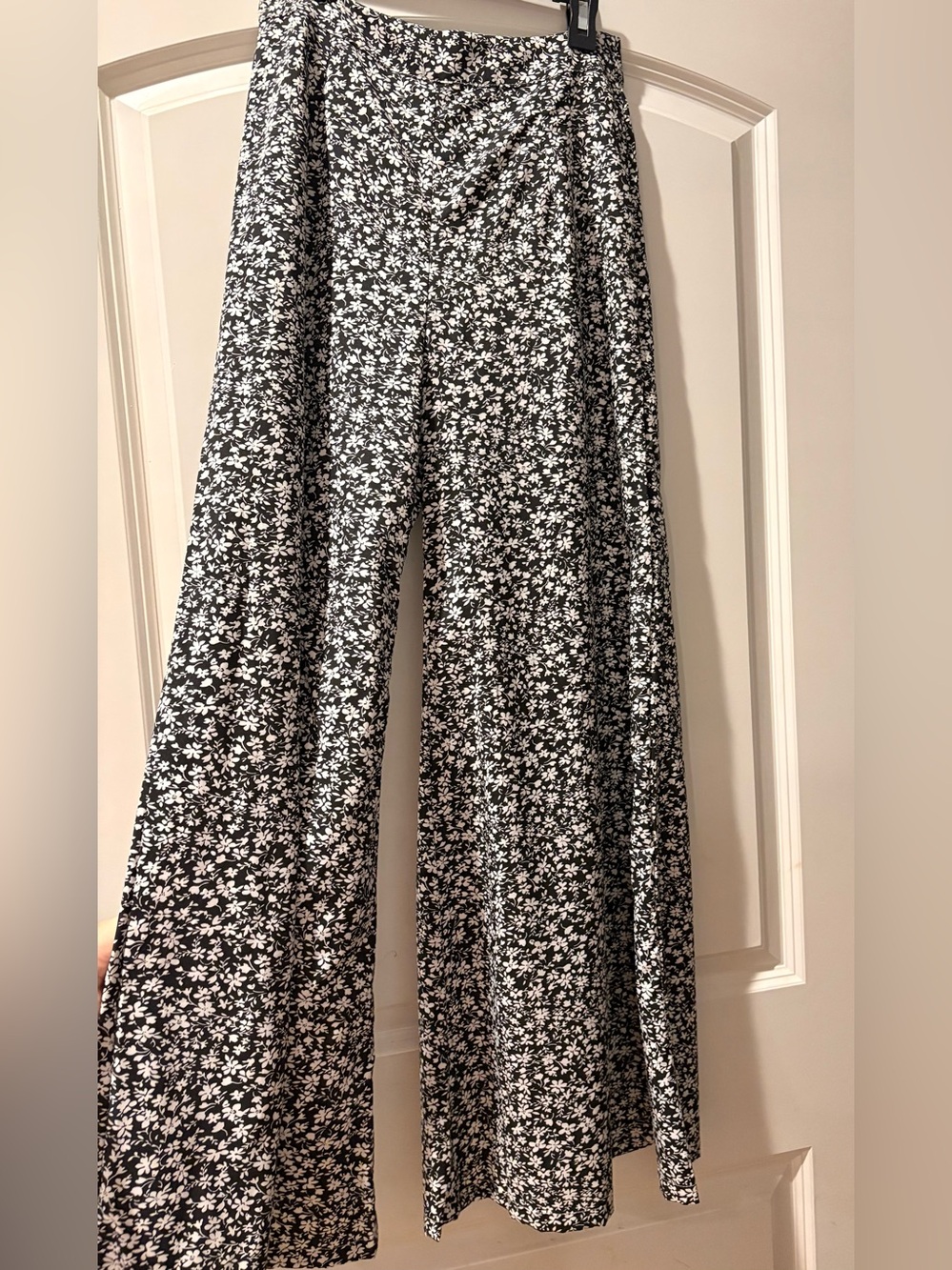 Women’s Black & White Floral Wide-Leg Pants